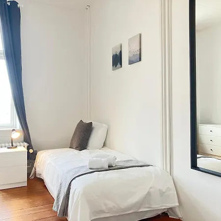Six-bedroom Located In The Charming Of Apartment *