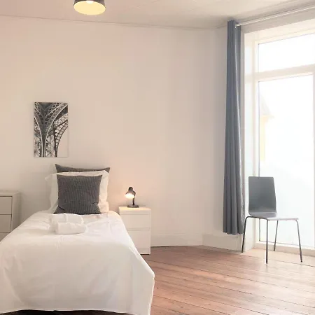 Διαμέρισμα Six-bedroom Located In The Charming Of *