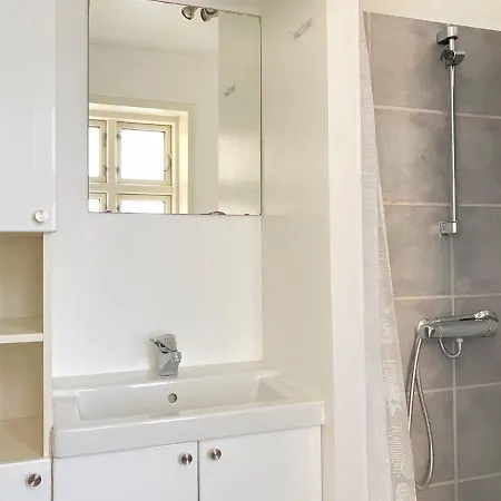 Apartment Six-bedroom Located In The Charming Of