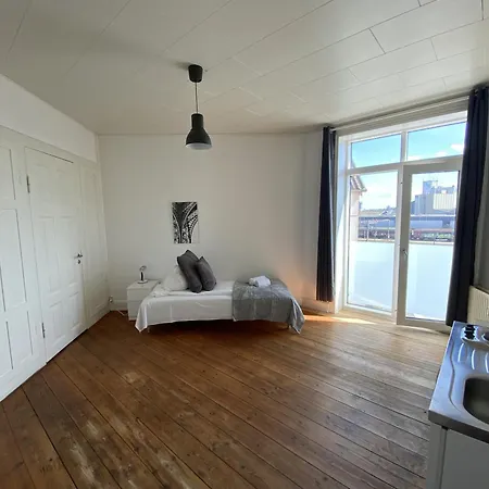 Six-bedroom Located In The Charming Of Διαμέρισμα