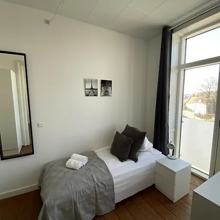 Διαμέρισμα Six-bedroom Located In The Charming Of *