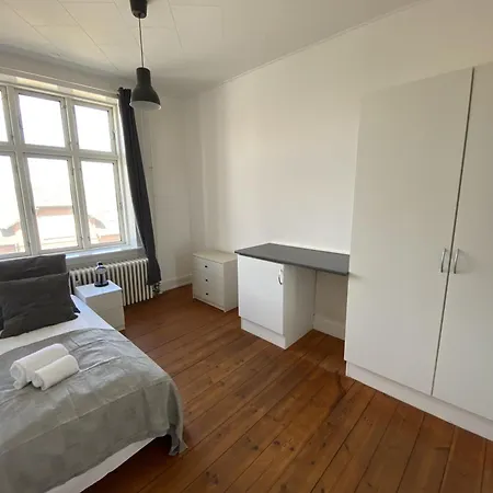 Six-bedroom Located In The Charming Of Διαμέρισμα Κόλντινγκ