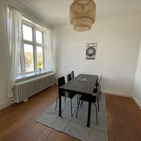 Διαμέρισμα Six-bedroom Located In The Charming Of *